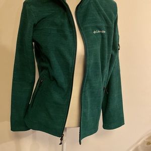 Columbia NWOT green fleece jacket size M, super soft and lightweight